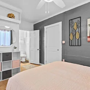 The Pink Oasis Waterfront 1 Bed Apt , Tampa United States