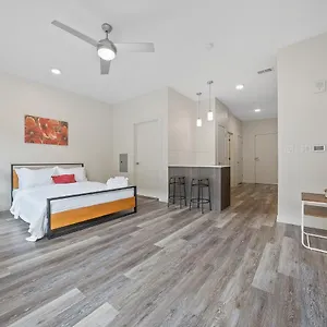 The Edge On 4th By Airriva Apartment